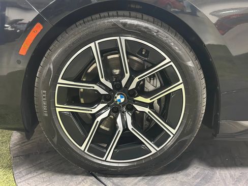 Used 2024 BMW i7 xDrive60 AWD/4WD image 11