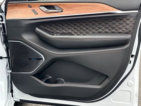 New 2025 Jeep Grand Cherokee Summit image 26