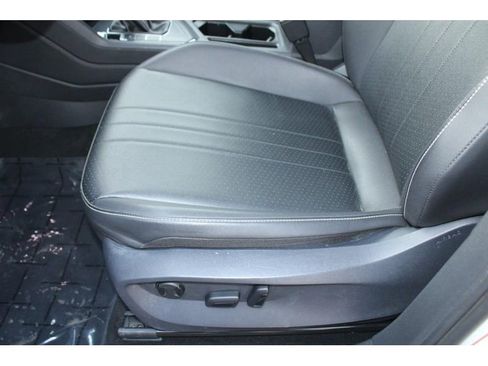 Used 2023 Volkswagen Tiguan SE image 19