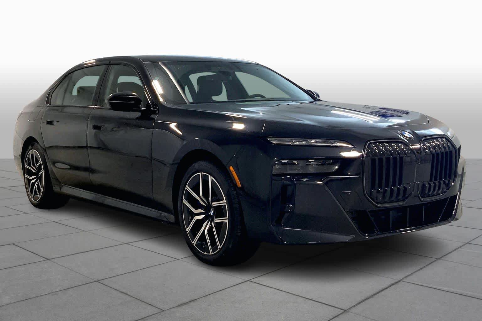 Used 2026 BMW 760i xDrive w/ Executive Package AWD/4WD image 2