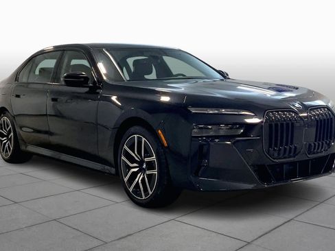 Used 2026 BMW 760i xDrive w/ Executive Package AWD/4WD image 2