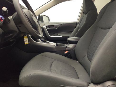 Used 2021 Toyota RAV4 LE FWD image 17