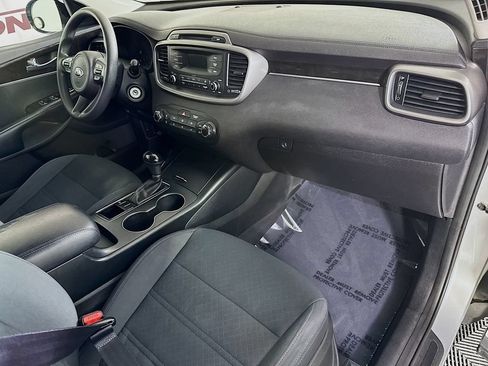 Used 2016 Kia Sorento L FWD image 28