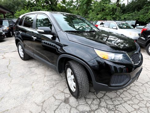 Used 2013 Kia Sorento LX w/ Third Row Pkg image 4