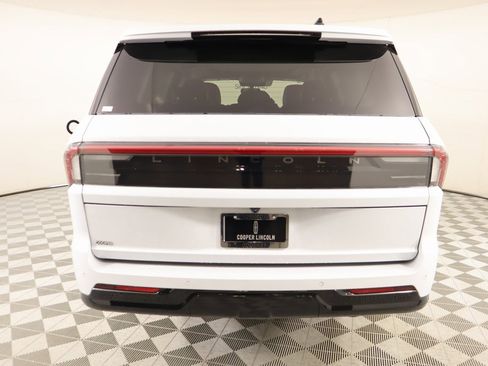New 2025 Lincoln Navigator Reserve image 23