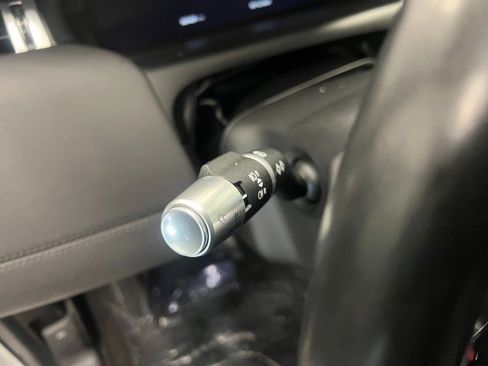 Used 2020 Land Rover Discovery Sport SE image 31