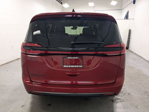New 2026 Chrysler Pacifica Select FWD image 7