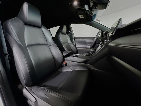 Used 2022 Toyota Venza XLE AWD/4WD image 23