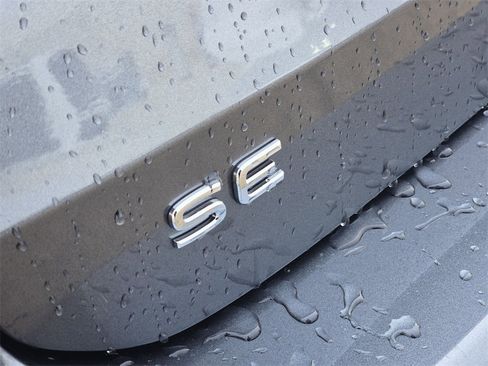 New 2026 Volkswagen Taos SE image 9