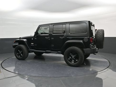 Used 2014 Jeep Wrangler Unlimited Sahara w/ Dual Top Group AWD/4WD image 5