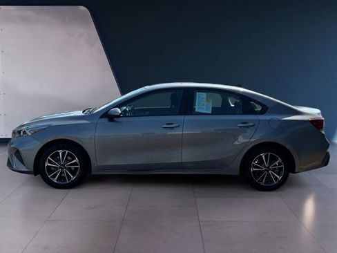Certified 2022 Kia Forte LXS FWD image 2