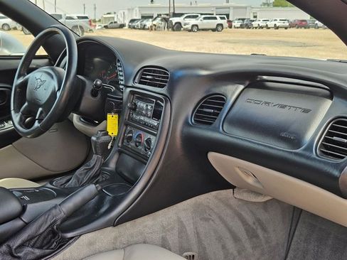 Used 2001 Chevrolet Corvette Coupe RWD image 16