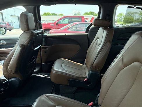 Used 2020 Chrysler Pacifica Limited FWD image 11