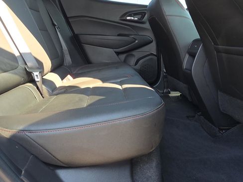 Used 2025 Chevrolet Trax RS w/ Sunroof Package image 17