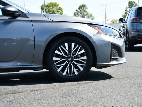 Used 2024 Nissan Altima 2.5 SV FWD image 9