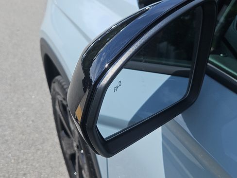 Certified 2025 Volkswagen Taos SE AWD/4WD image 16