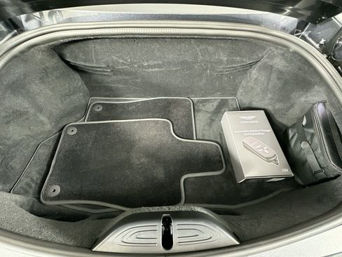 Used 2021 Aston Martin V8 Vantage Roadster RWD image 33