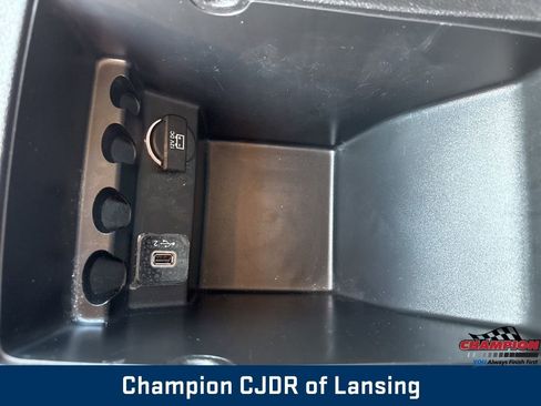 Used 2020 Jeep Cherokee Limited image 36