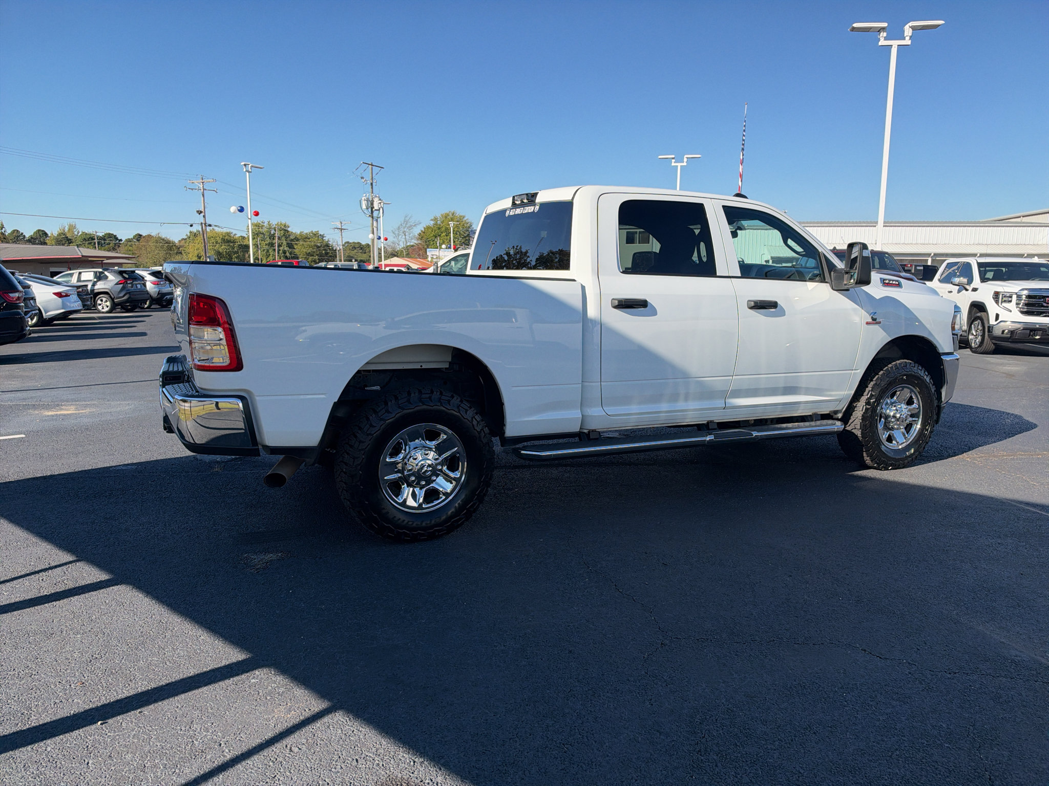 Used 2024 RAM 3500 Tradesman w/ Chrome Appearance Group AWD/4WD image 4