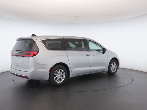 New 2026 Chrysler Pacifica Select image 25