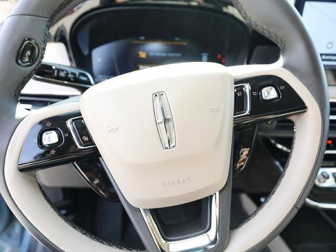 Certified 2023 Lincoln Corsair AWD image 15