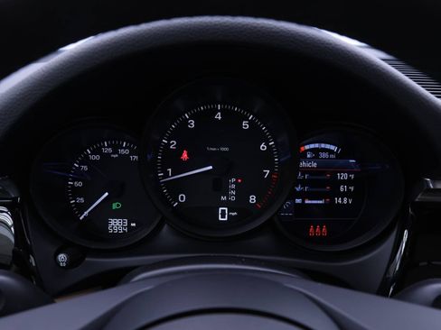 Used 2025 Porsche Macan image 25