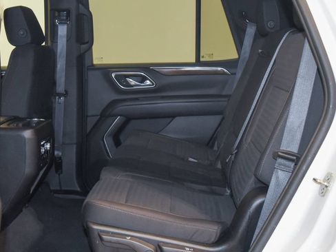 Used 2024 GMC Yukon SLE AWD/4WD image 12