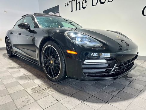 Used 2018 Porsche Panamera 4 image 1