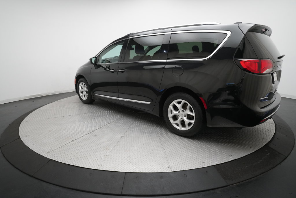 Used 2017 Chrysler Pacifica Touring-L Plus FWD image 33