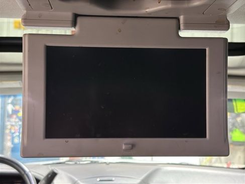 Used 2017 Chevrolet Suburban LT image 25