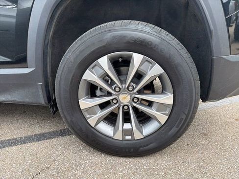 Used 2025 Chevrolet Equinox LT FWD image 3