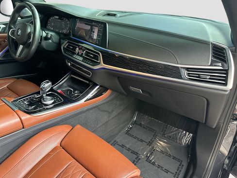 Used 2020 BMW X7 M50i w/ Dynamic Handling Package image 33