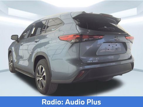 Used 2022 Toyota Highlander XLE FWD image 4