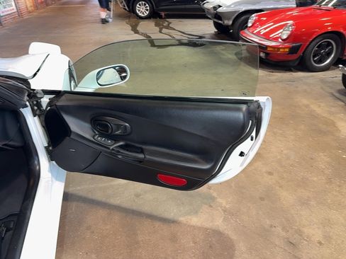 Used 1998 Chevrolet Corvette Convertible w/ Memory Pkg RWD image 68