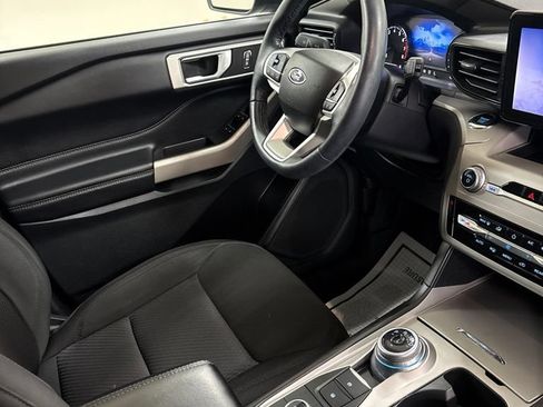 Used 2023 Ford Explorer XLT AWD/4WD image 25