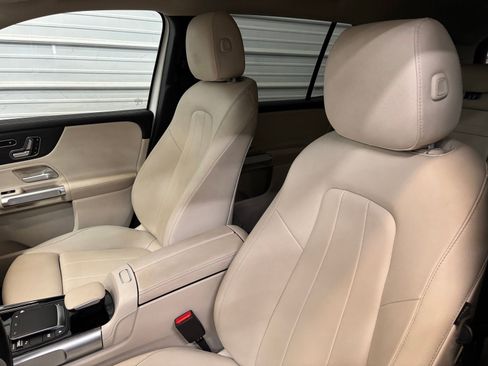 Used 2021 Mercedes-Benz GLB 250 4MATIC image 13