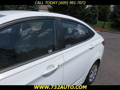 Used 2012 Hyundai Accent GLS FWD image 23