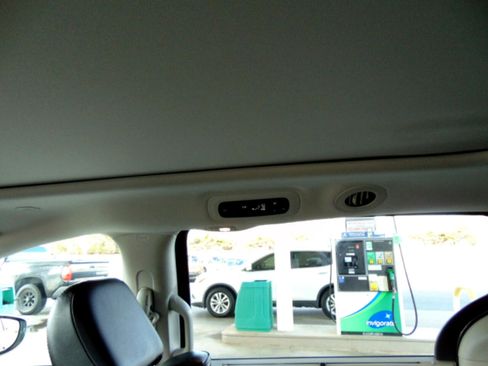 Used 2018 Chrysler Pacifica Limited w/ Tire & Wheel Group image 30