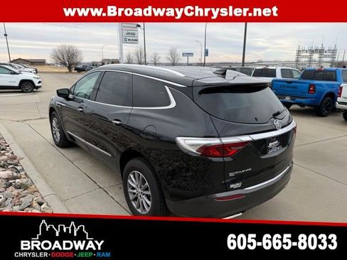 Used 2024 Buick Enclave Premium image 8