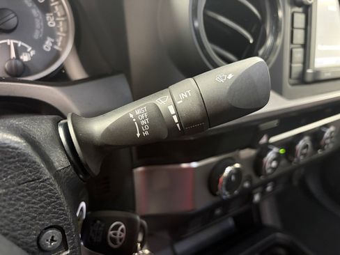 Used 2019 Toyota Tacoma SR5 AWD/4WD image 21