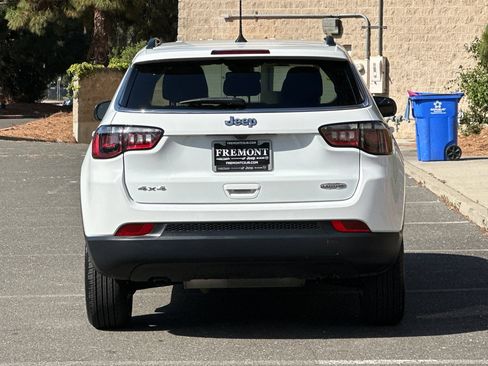 Used 2024 Jeep Compass Latitude AWD/4WD image 4