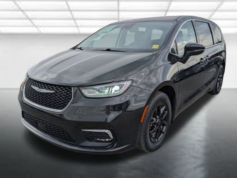Used 2024 Chrysler Pacifica Touring-L FWD image 26