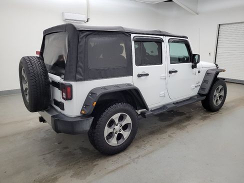 Used 2016 Jeep Wrangler Unlimited Sahara w/ Connectivity Group image 10