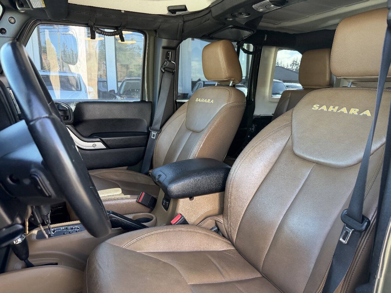 Used 2015 Jeep Wrangler Unlimited Sahara w/ Max Tow Package AWD/4WD image 31