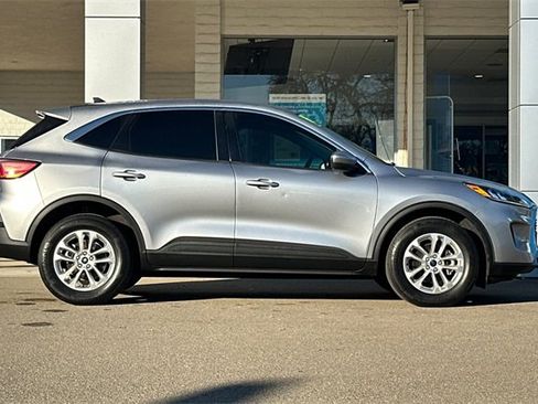 Used 2021 Ford Escape SE image 4