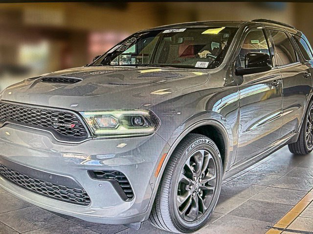 Used 2024 Dodge Durango R/T w/ Blacktop Package RWD image 2