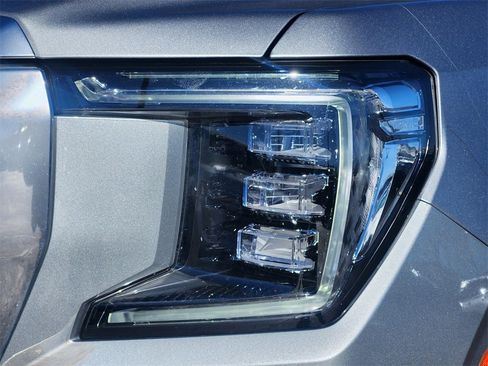 Used 2024 GMC Yukon XL Denali w/ Advanced Technology Package image 6