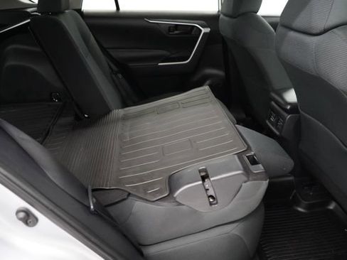 Used 2022 Toyota RAV4 LE image 58