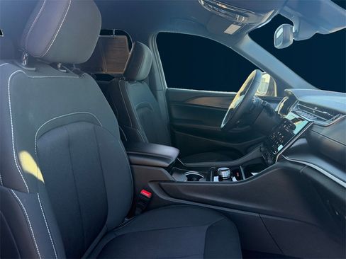 Used 2024 Jeep Grand Cherokee L Laredo w/ Luxury Tech Group I image 17