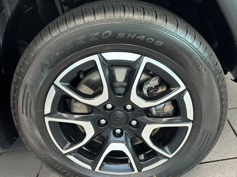 Used 2024 Jeep Compass Trailhawk AWD/4WD image 9